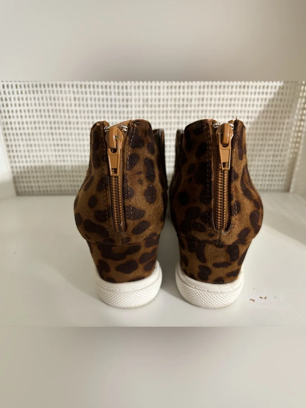 Natural Reflections Leopard-Print Zippered Heel, Open Side Wedge Sz 8.5 Like-New